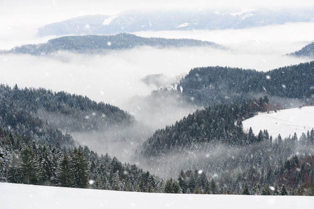 snowy-mountain-illustration-resized.jpg