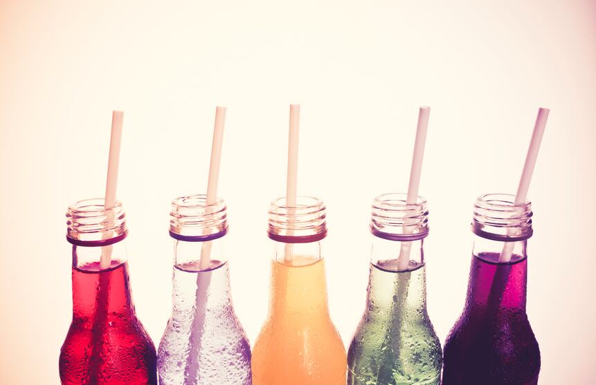 colored-bottles-with-straws-pinkomelet.jpg