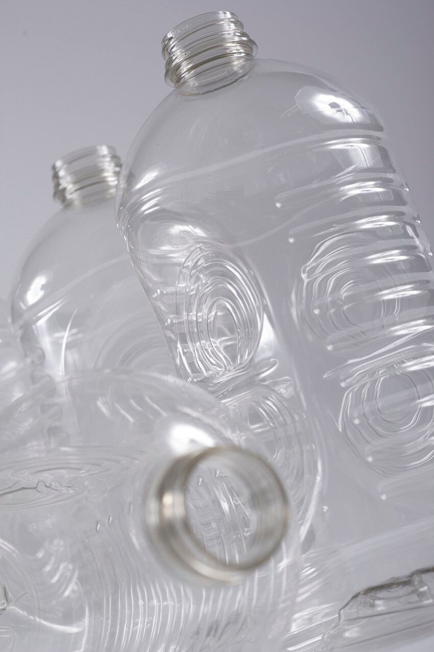 Amcor-PET-Bottles-2_30pct.jpg