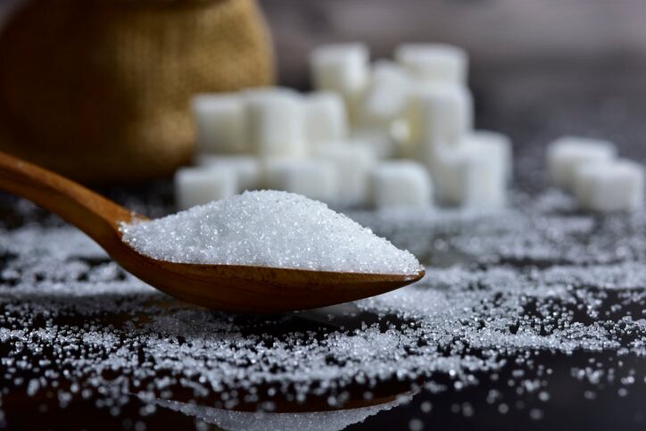 How does sugary drink consumption affect cardiovascular risk?
