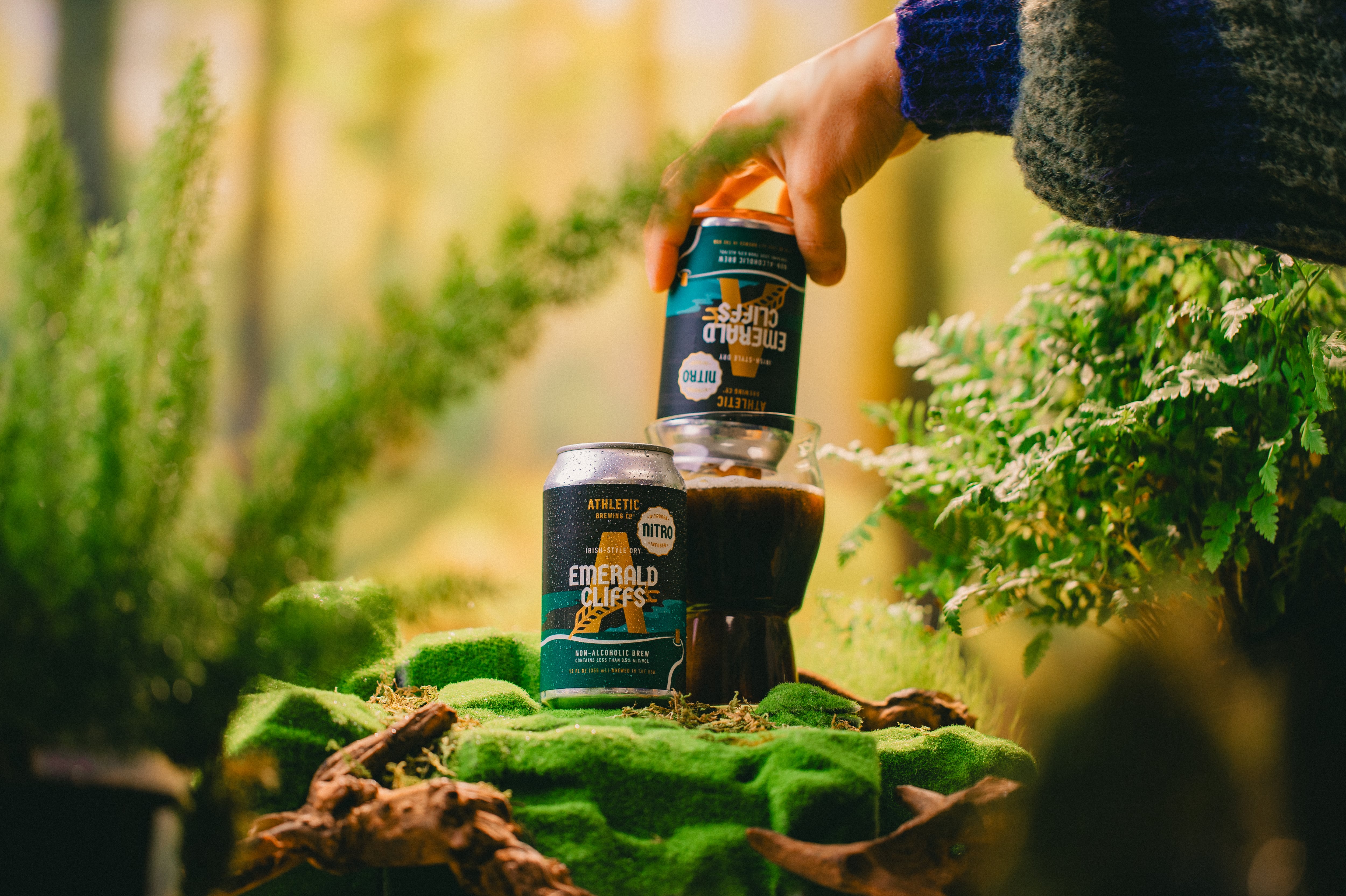 Can of Athletic Brewing Nitro Emerald Cliffs with cascading nitro pour.