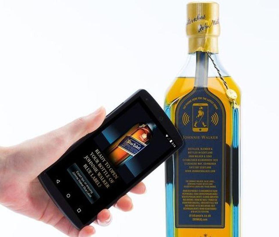 https___blogs-images.forbes.com_jenniferhicks_files_2015_03_Johnnie-Walker-Blue-Label-smart-bottle.jpg