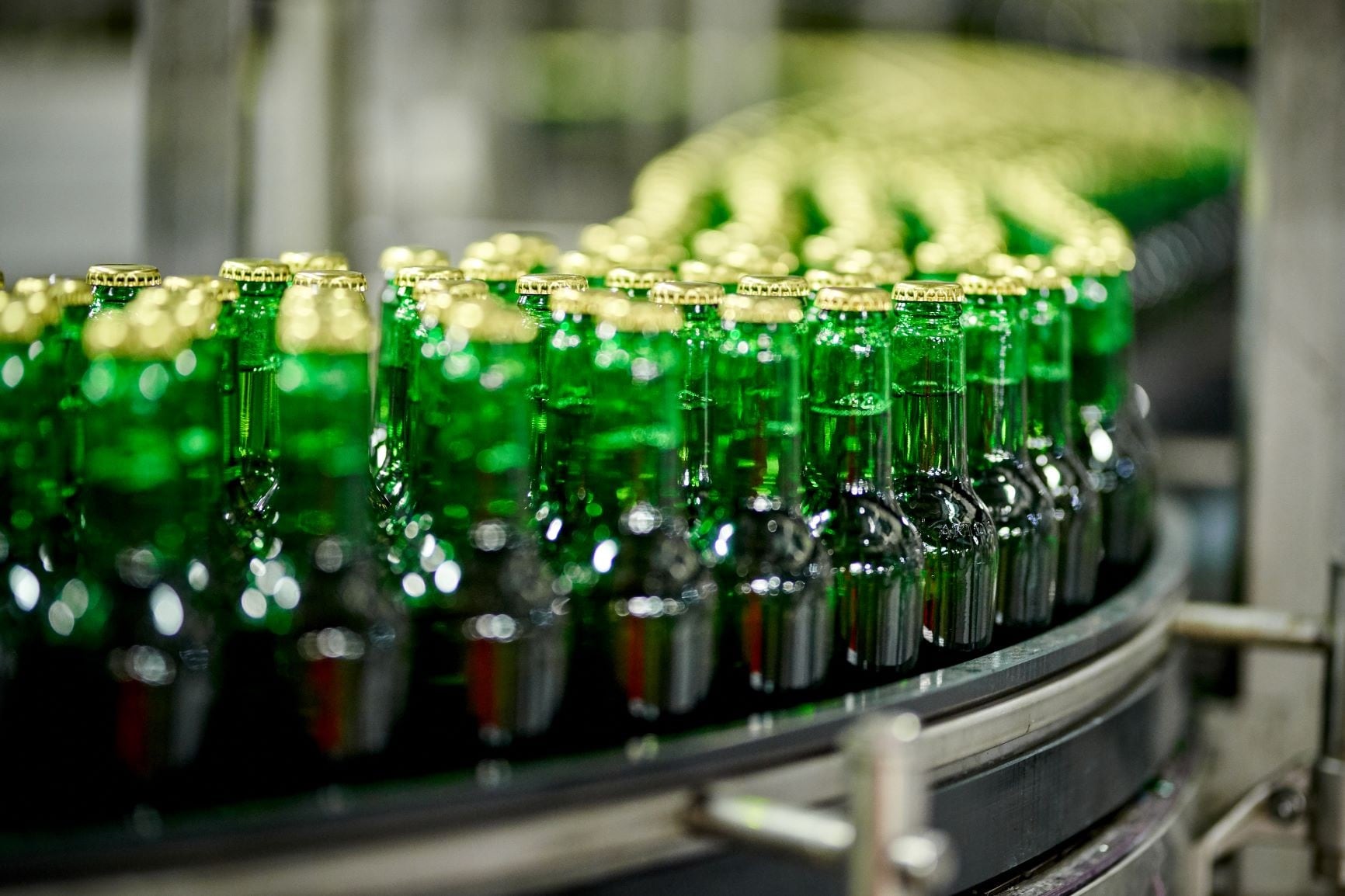 AB-InBev-reveals-lightest-beer-bottle-in-the-world.jpg
