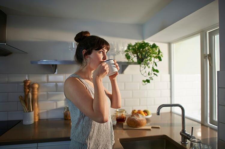 What are the positives and negatives of consuming caffeine?
