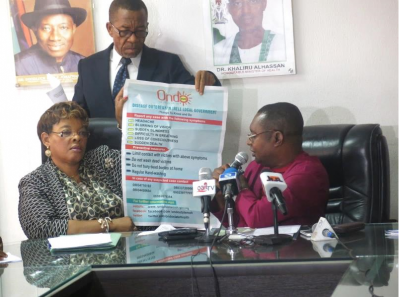 Fidelis Nwankwo displaying a poster for community awareness. Photo: WHO/Africa office 