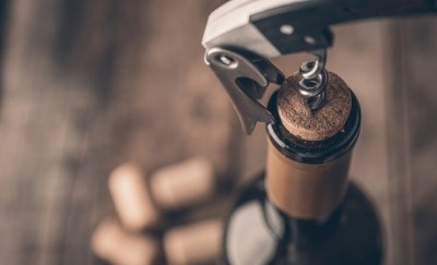 The majority of consumers still value the experience of opening a cork stoppered wine bottle, according to the Portuguese Cork Association survey.  ©iStock/poplasen