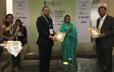 T Krishnakumar, president, Coca-Cola India, with Harsimrat Kaur Badal, Union Cabinet Minister of Food Processing Industries (both centre), signed an MoU vouching to grow the business of local producers.