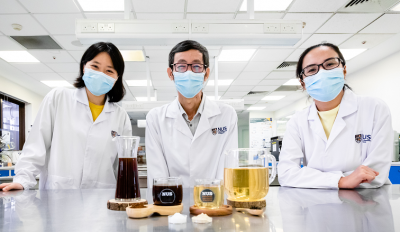 The probiotic coffee and tea were developed by Alcine Chan (from left), Associate Professor Liu Shao Quan, and Wang Rui. ©NUS