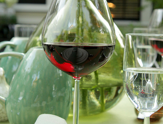 Both alcohol and red wine polyphenols linked to decreased CVD risk