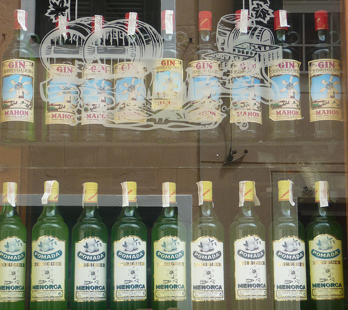 Gin in a Menorcan shopfront (copyright: Luca Sbardella)