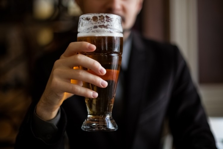 Digital homebrewing devices give beer manufacturers a new channel to reach consumers through a more personalized beer drinking experience. ©GettyImages/Kikovic