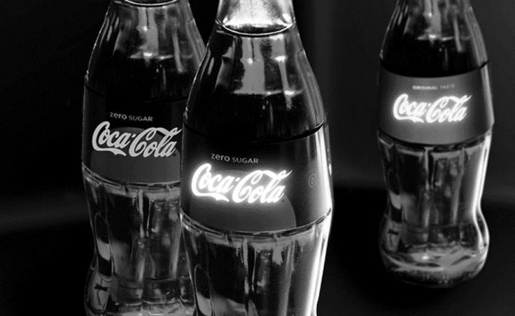 Coca-Cola partners with Inuru on LED bottle label. Photo: Inuru.