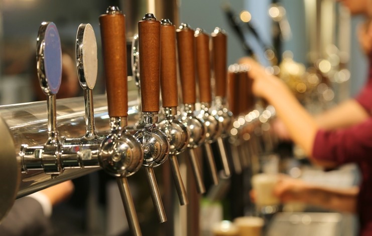 “Beer lovers are spending their dollars by supporting small and independent brewers in their local communities and across the country, and its positive impact is evident nationwide.” Pic: Getty/ChiccoDodiFC