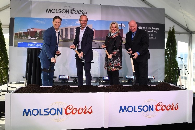 L to R: Matthew Hook, chief supply chain officer at Molson Coors Canada: Frederic Landtmeters, president and CEO at Molson Coors Canada; Sylvie Parent, mayor of Longueuil; Ian Lafrenière, MNA of Vachon.