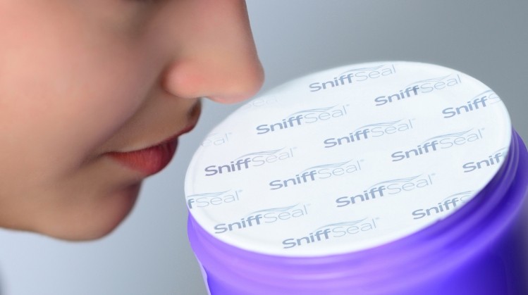 Sniff Seal works best with dry food and beverages that give off a scent, such as coffee, tea or grated cheese.