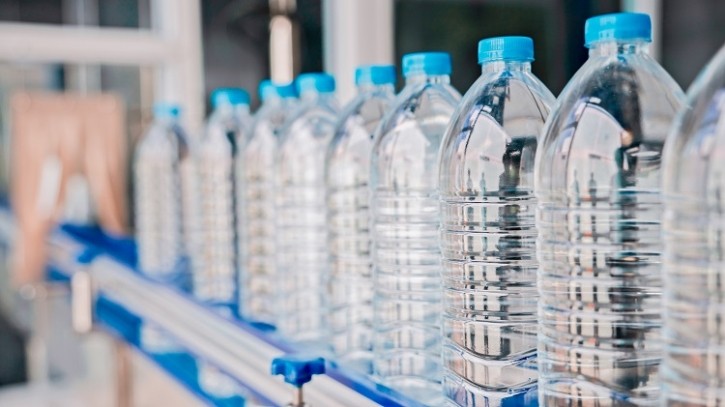 The researchers found thousands of nanoplastics in the water bottles they tested. Image Source: cofotoisme/Getty Images