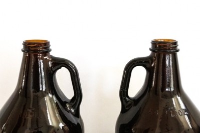 If the bill is approved, consumers will be able to refill wine growlers at any business in Washington state with a wine selling licence. ©iStock/KaraGrubis