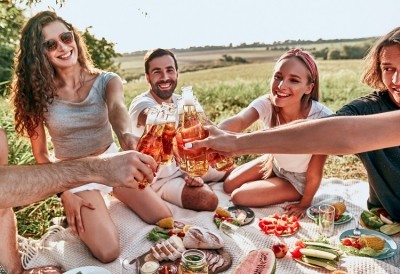 Reducing alcohol intake can provide an opportunity for drinkers to improve phsyical and mental wellbeing, suggest experts. GettyImages/Harbucks