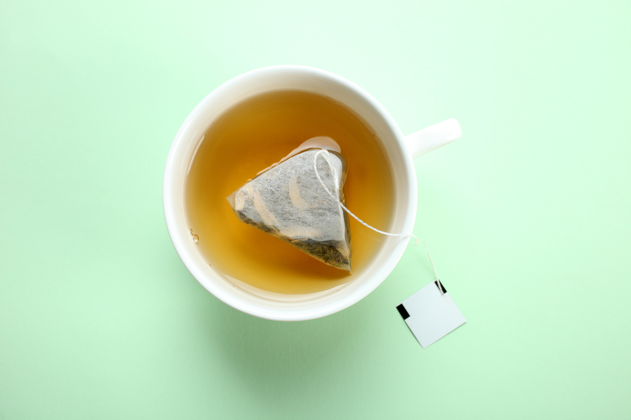 https://www.beveragedaily.com/var/wrbm_gb_food_pharma/storage/images/publications/food-beverage-nutrition/beveragedaily.com/article/2019/09/30/plastic-tea-bags-release-microplastics-into-brew-says-study/10195151-3-eng-GB/Plastic-tea-bags-release-microplastics-into-brew-says-study.jpg