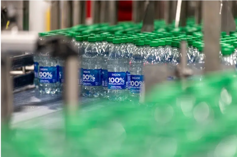 https://www.beveragedaily.com/var/wrbm_gb_food_pharma/storage/images/publications/food-beverage-nutrition/beveragedaily.com/article/2022/07/28/dasani-rolls-out-100-rpet-bottles-in-north-america/15635754-1-eng-GB/Dasani-rolls-out-100-rPET-bottles-in-North-America.jpg